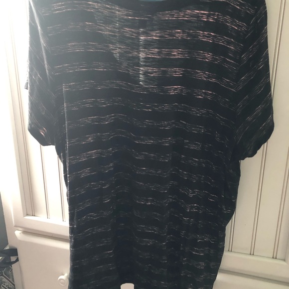 Black and pink striped T-shirt - Picture 3 of 3